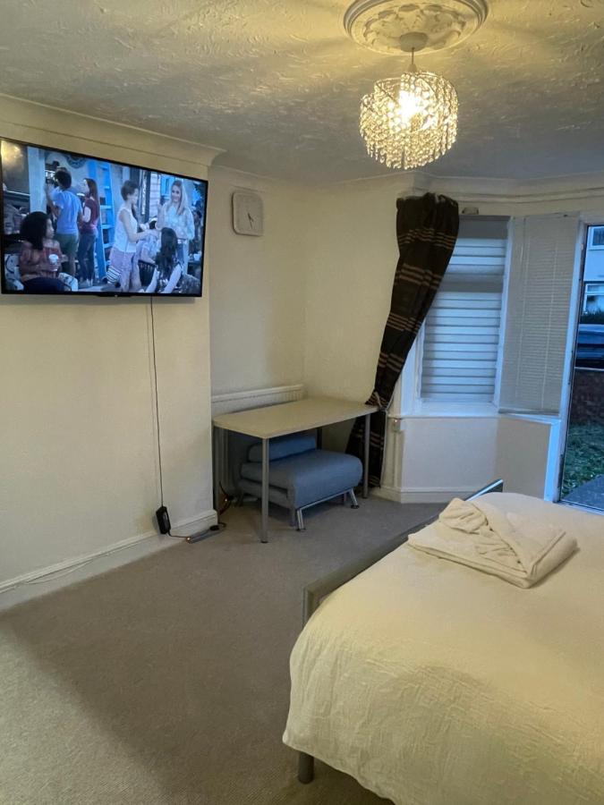 Alder En-Suites Self-Catering With Private Shower 1 Southampton Bagian luar foto